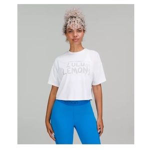 Lululemon white graphic tee short sleeve top size 8✨